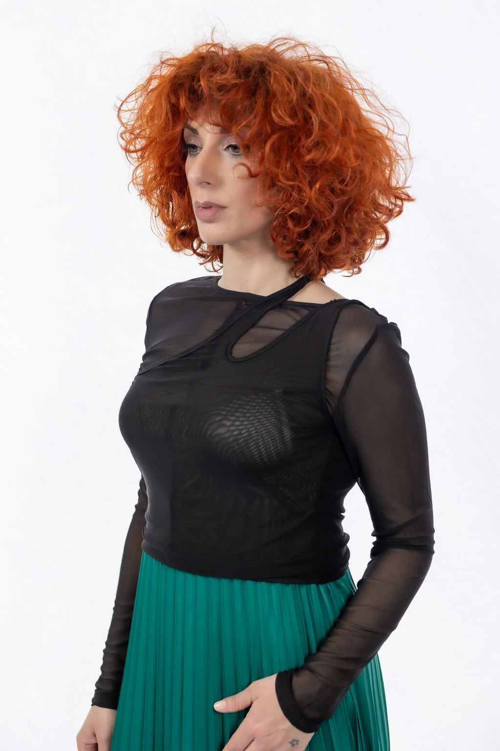 Τοπ με διαφάνεια και άνοιγμα στον ώμο