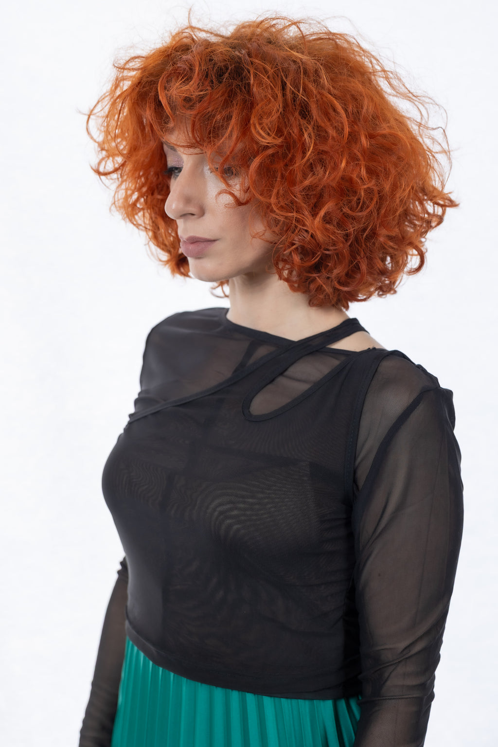 Τοπ με διαφάνεια και άνοιγμα στον ώμο