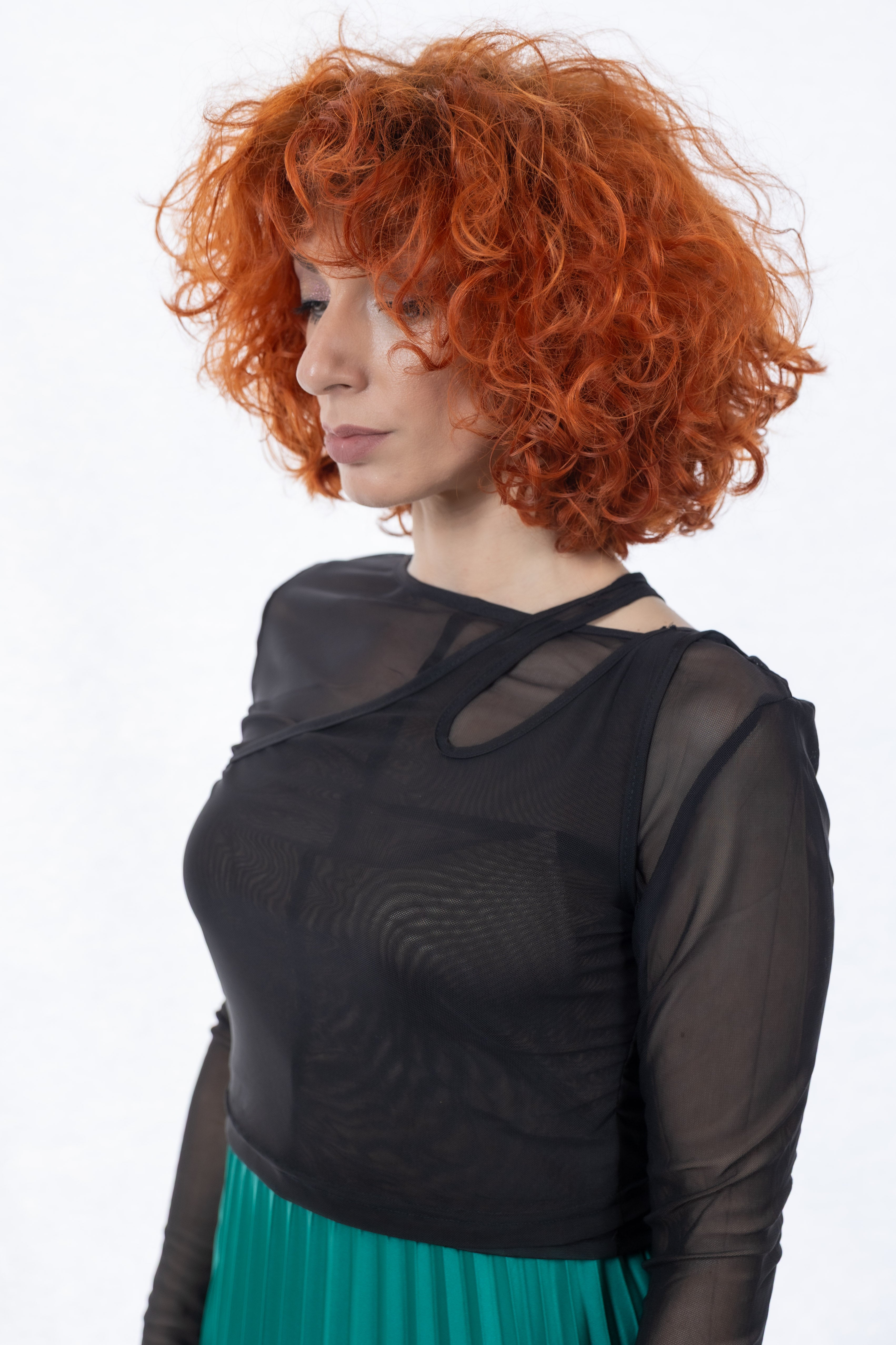 Τοπ με διαφάνεια και άνοιγμα στον ώμο