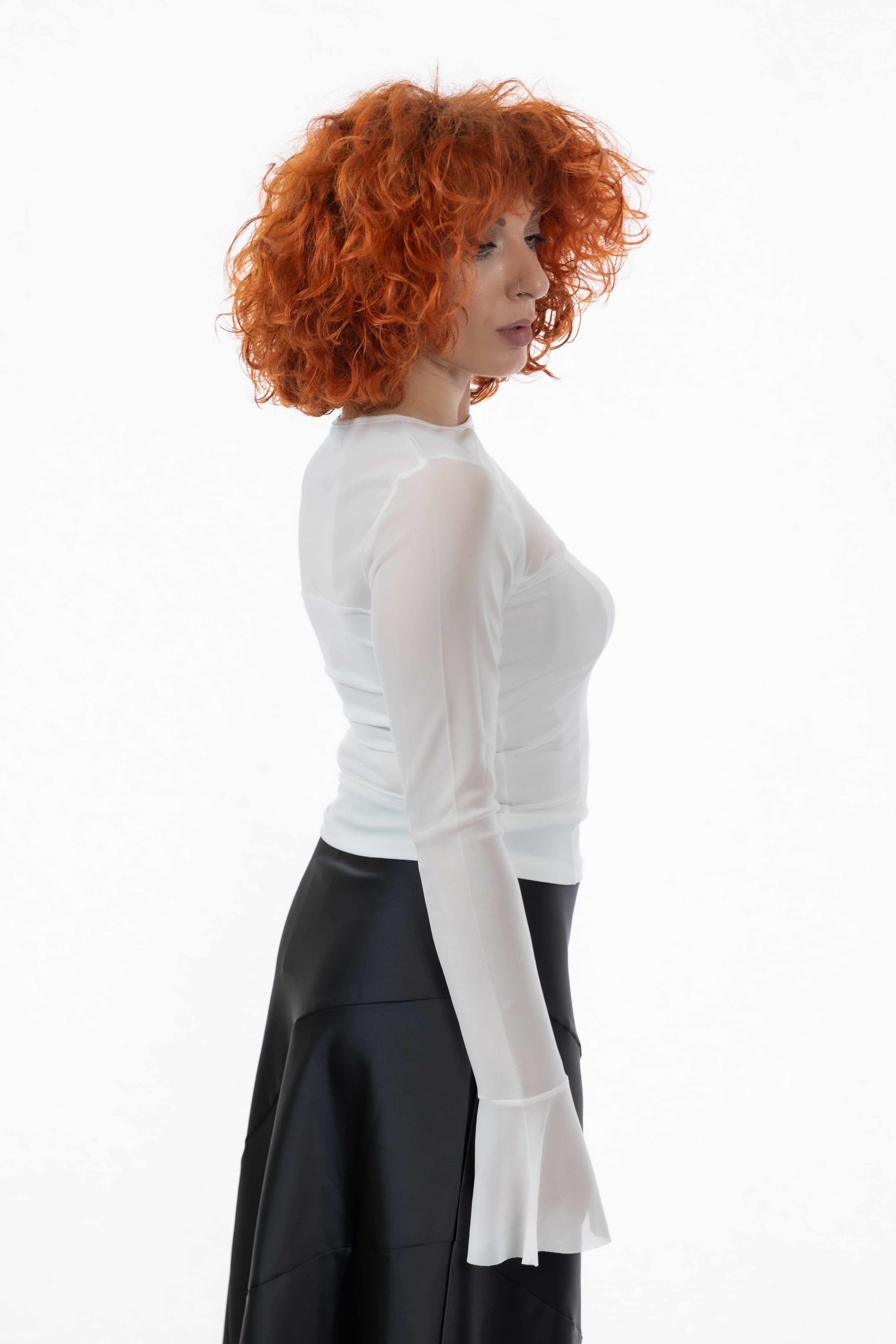 Τοπ με διαφάνεια και καμπάνα μανίκια