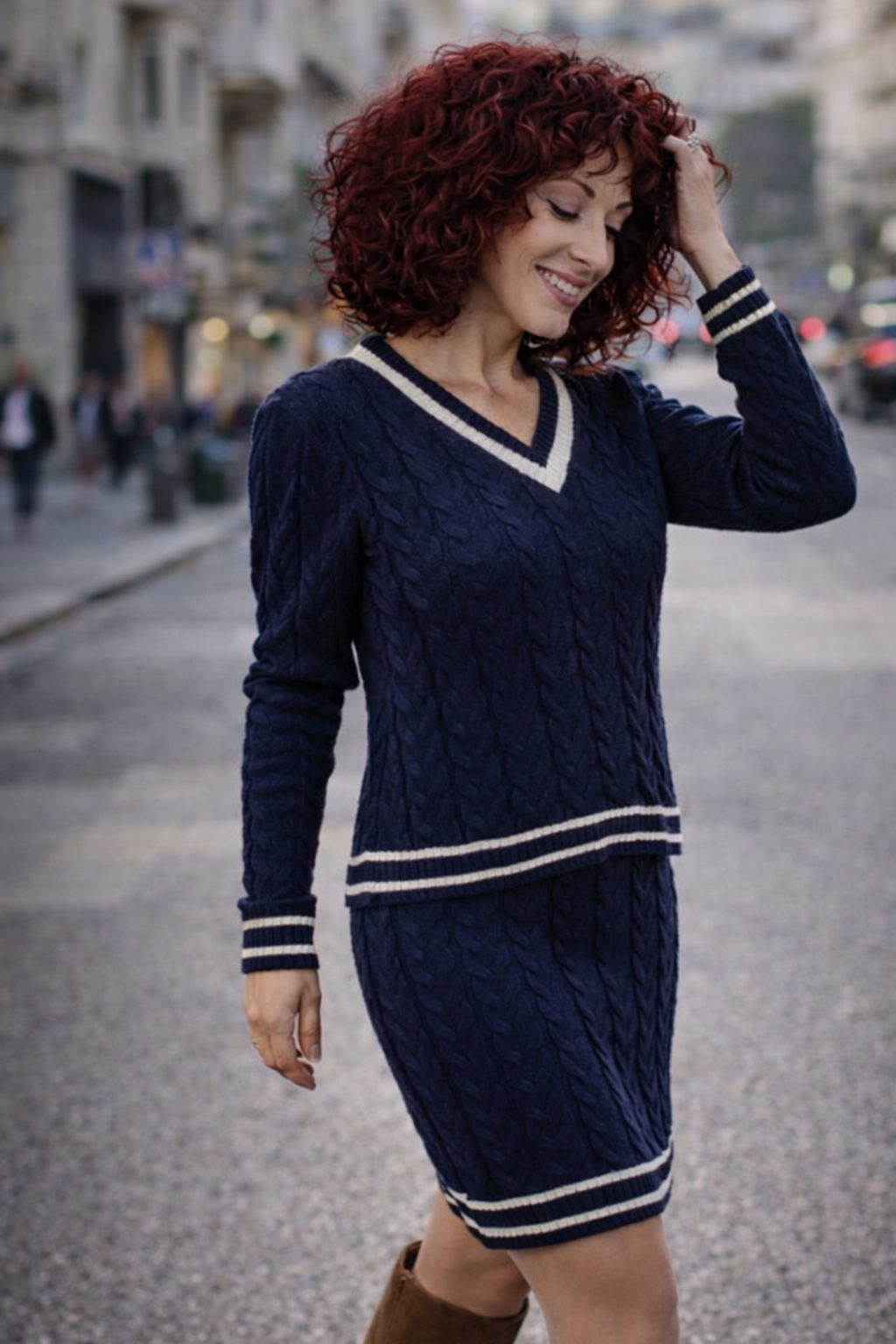 Navy Πλεκτό V-Neck με Πλεξούδα