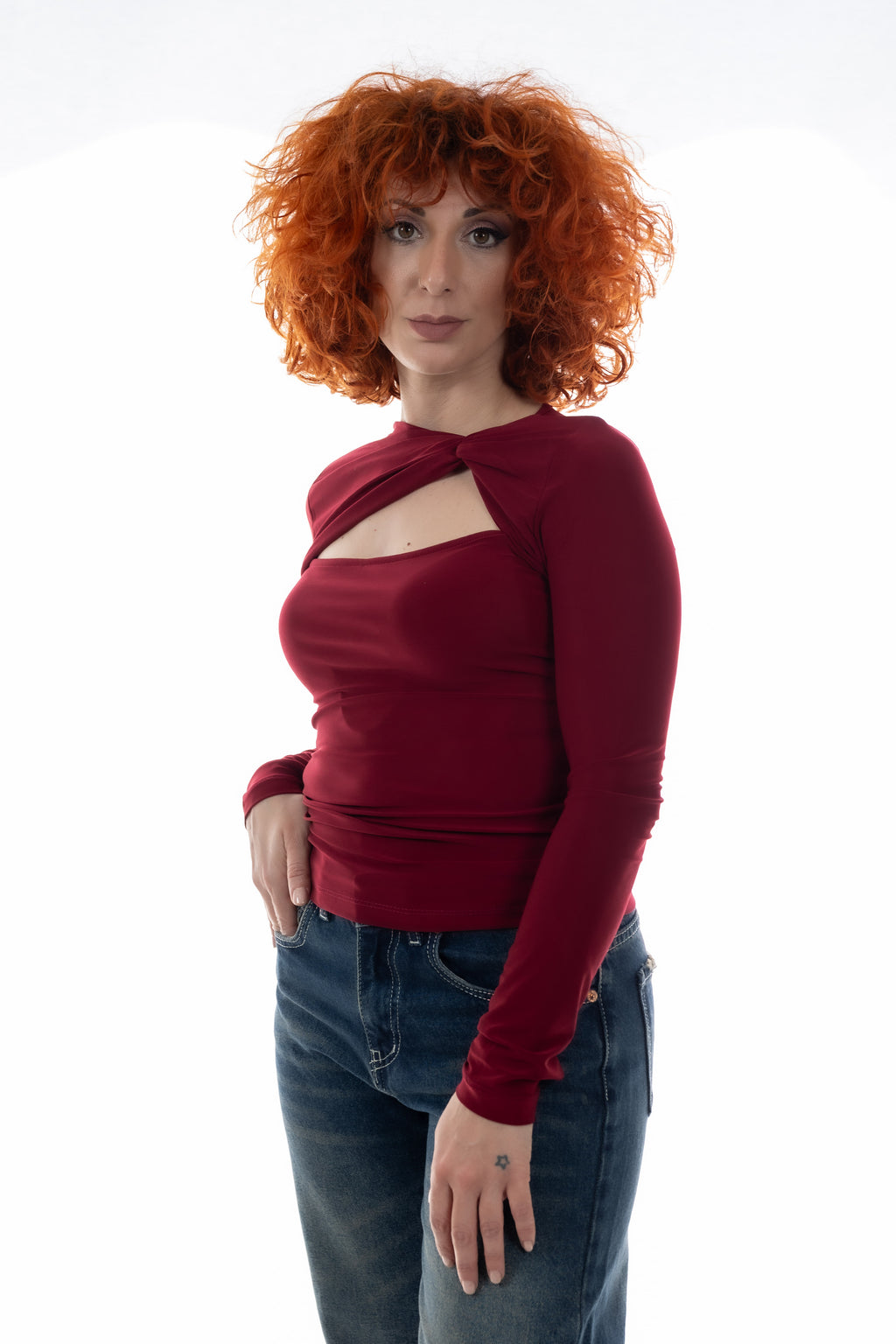 Μπλούζα με cut-out και χιαστό κόψιμο