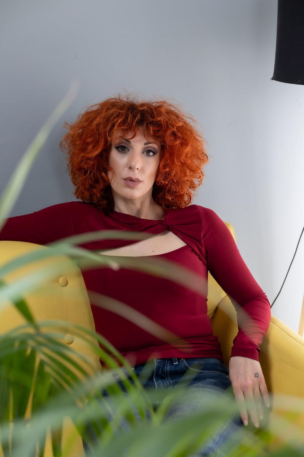 Μπλούζα με cut-out και χιαστό κόψιμο