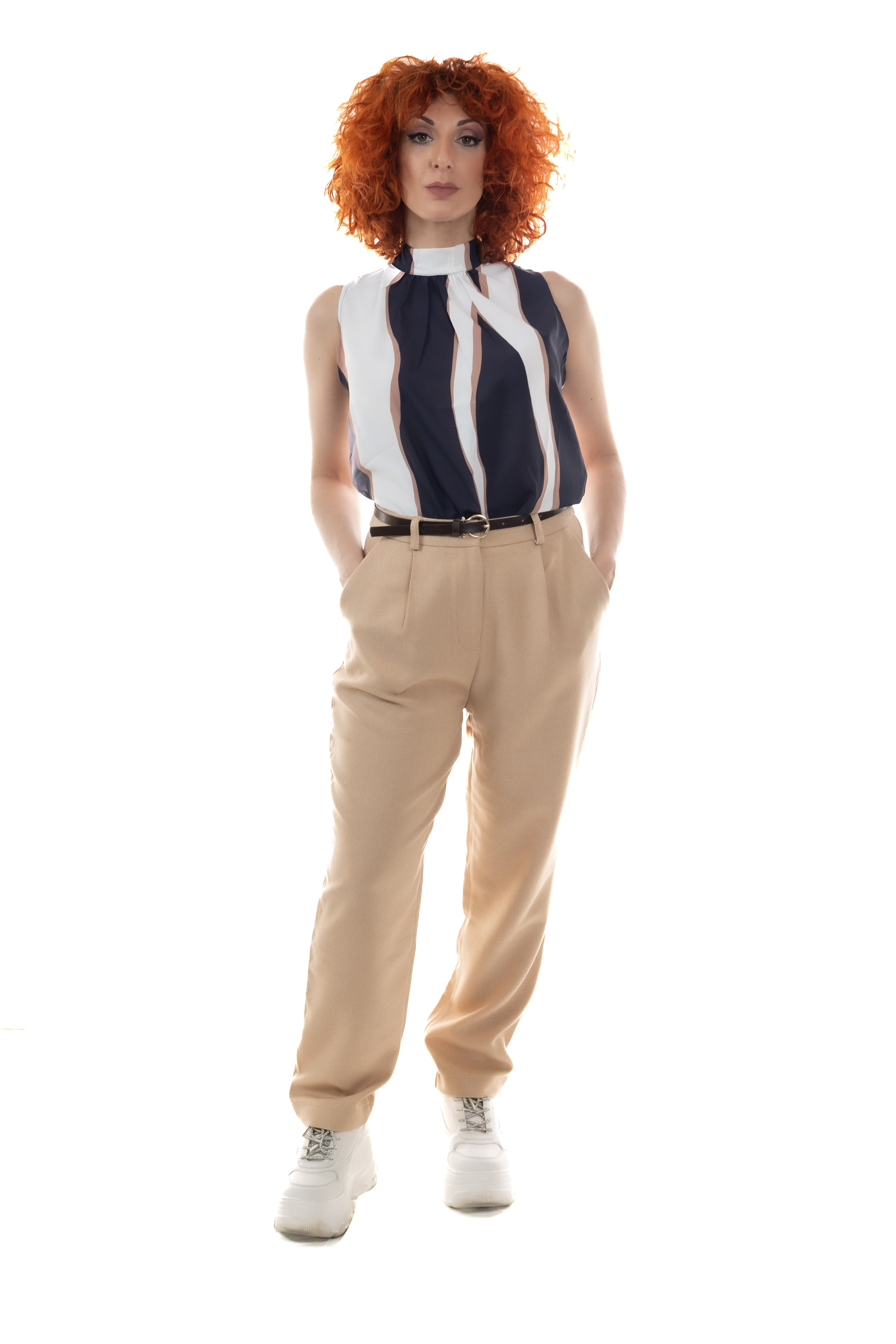 Ψηλόμεσο παντελόνι με λεπτή ζώνη