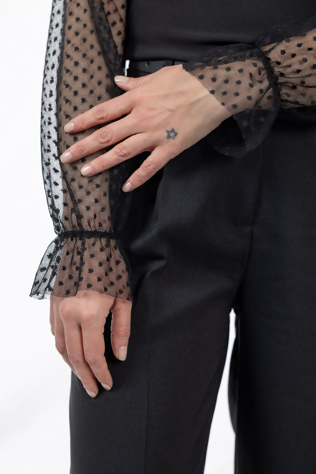 Τοπ Με Πουά Τούλι Στα Μανίκια