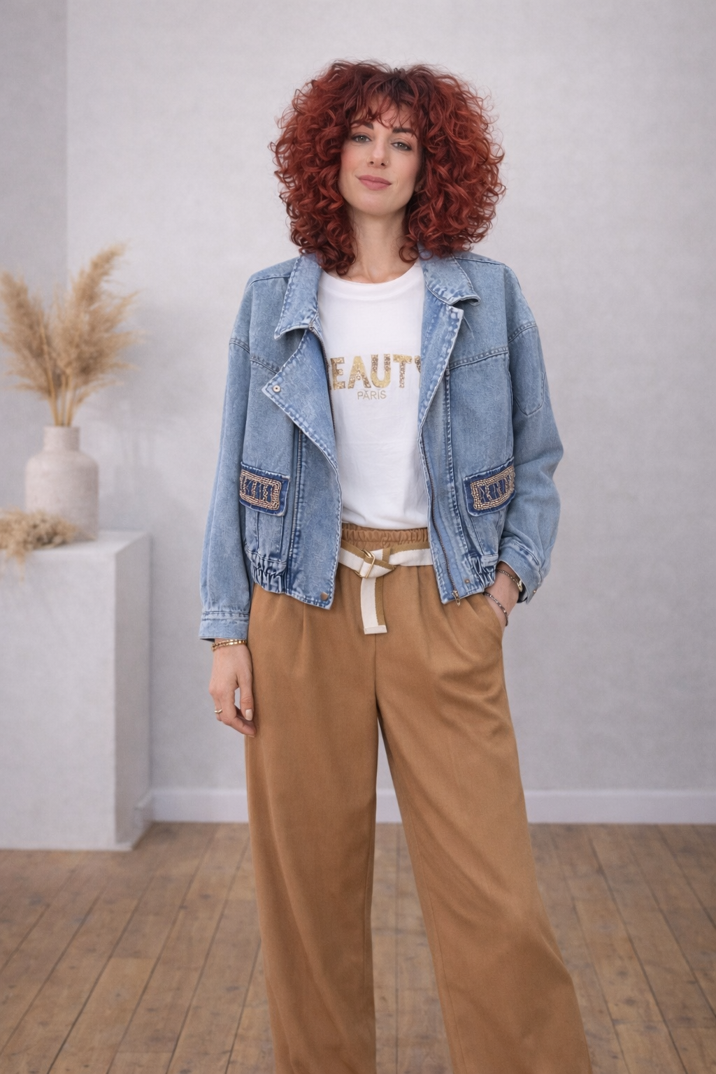 Τζιν Μπουφάν Με Διακοσμητικές Λεπτομέρειες