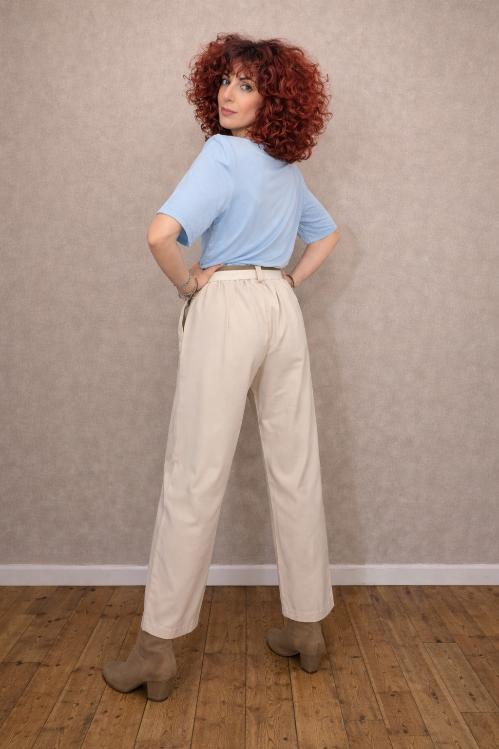 Ψηλόμεσο Παντελόνι Με Λάστιχο Στη Μέση Και Ζώνη